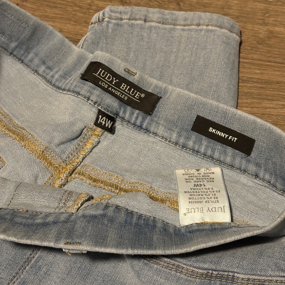 Judy Blue - Skinny Jeans - 14W - Picture 4 of 8